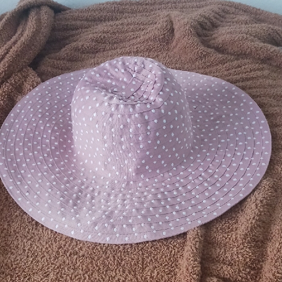 NYC Underground Accessories - Pink and White Polka Dot Hat